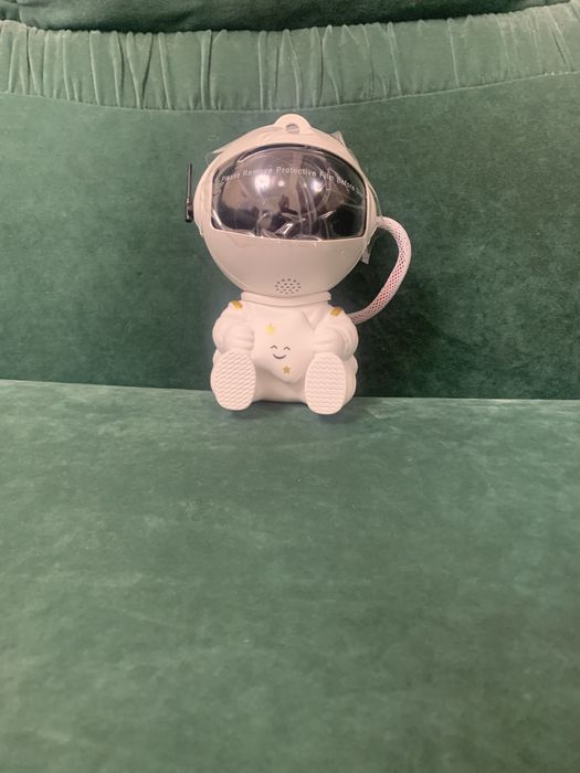 Лазерний нічник проектор зоряного неба «Астронавт»  Космонавт СИДИТ