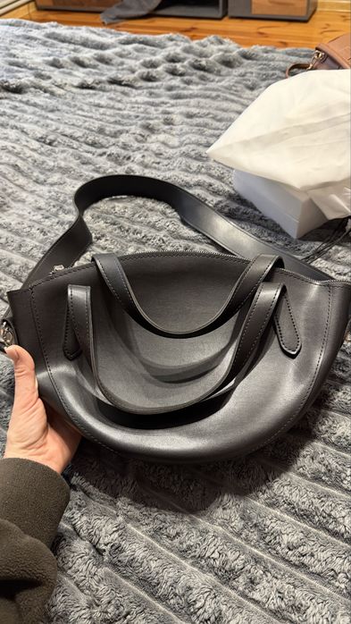 Шкіряна сумка в чорному кольорі