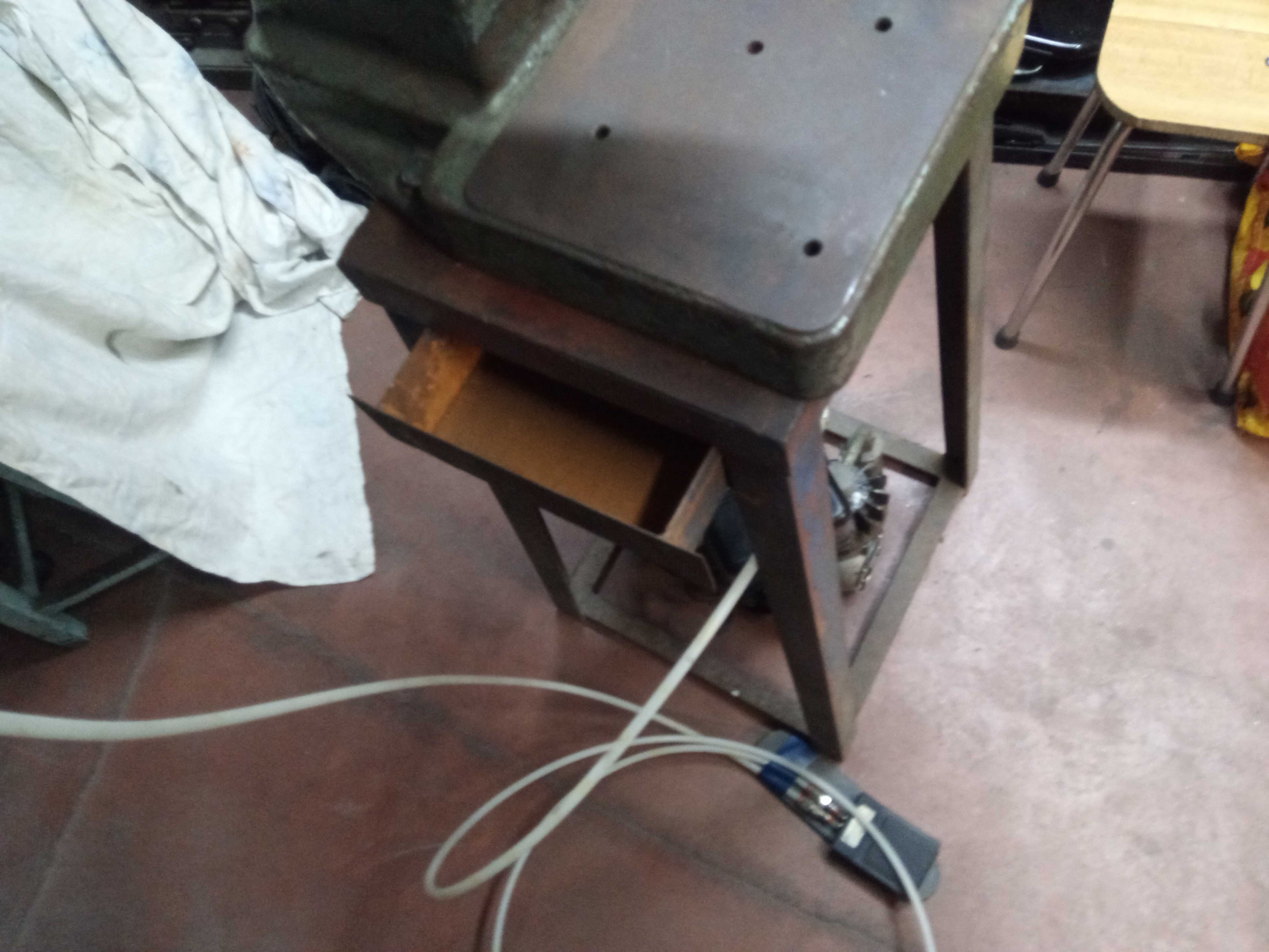 Prensa pneumatica com bancada e pedal