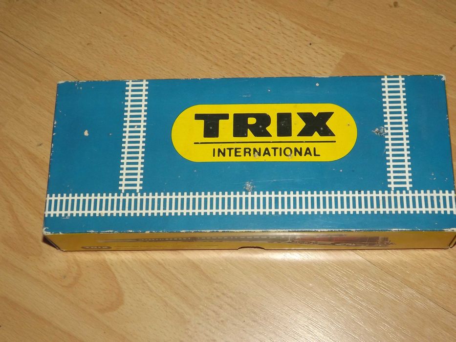 elektrowóz trix z dwoma pantografami sprawny