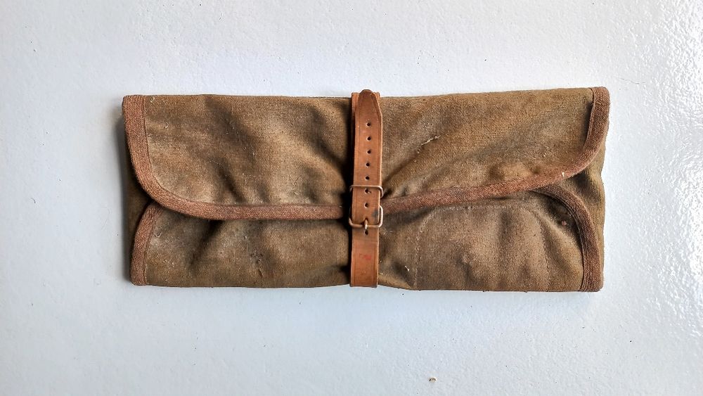 Stary pokrowiec na narzędzia, przybornik