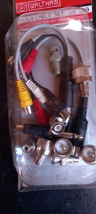 Conjunto de diversos adaptadores video