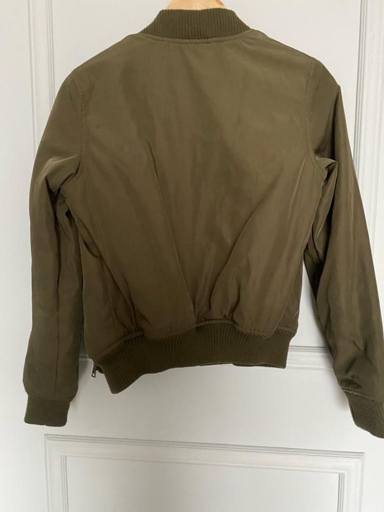 Kurtka bomberka khaki Bershka 36 S