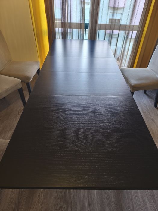 Mesa extensível Bjursta + 4 cadeiras Henriksdal