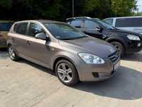 KIA Ceed 1.6 benzyna + LPG, Kod Lakieru Q8