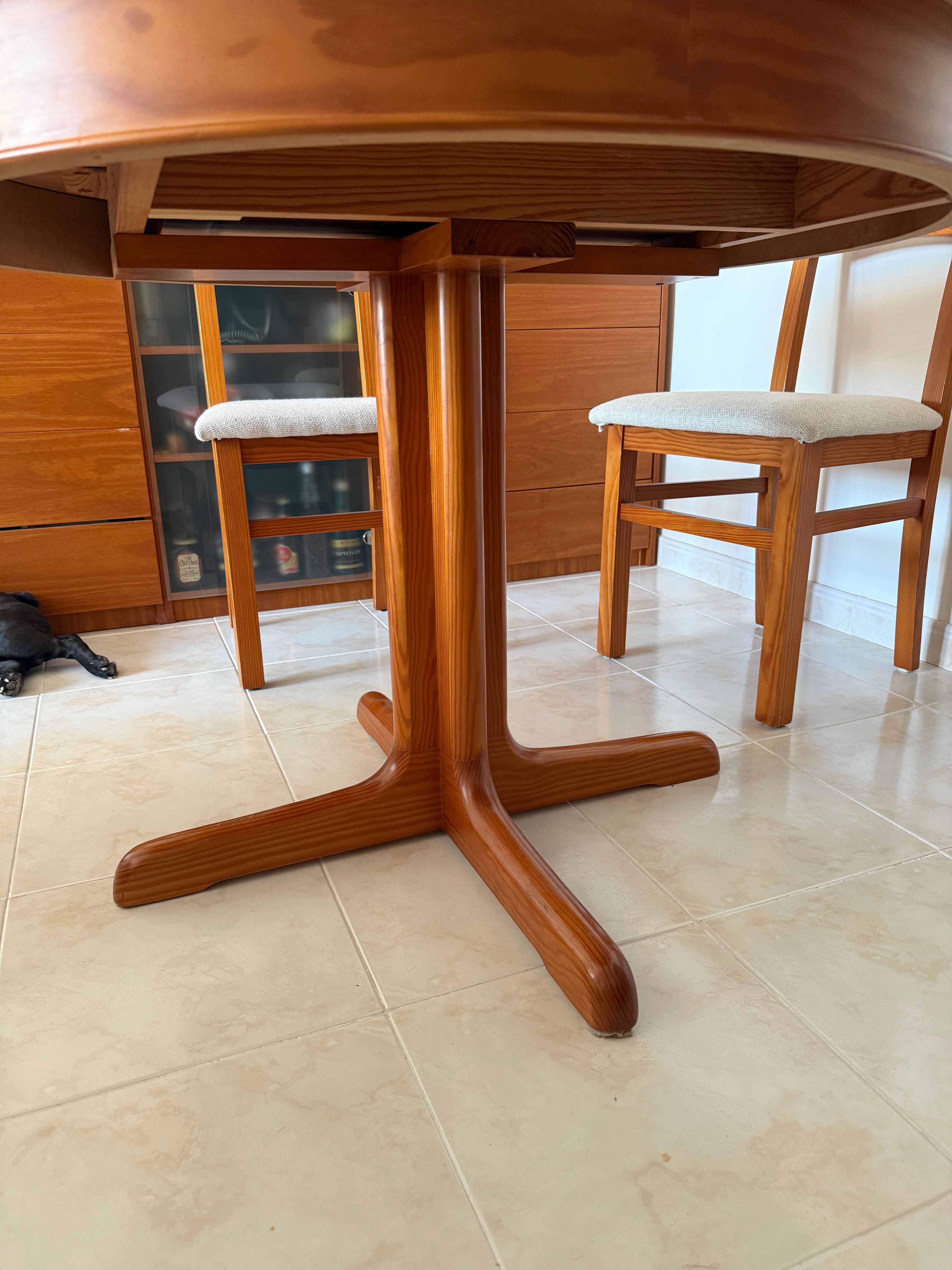 Mesa de 4 a 6 pessoas
