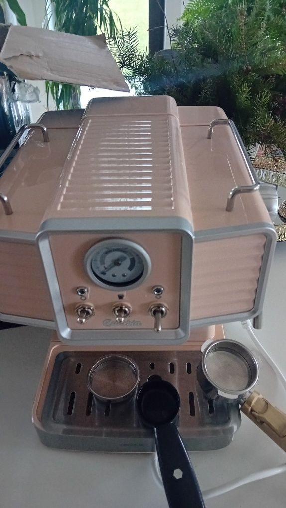 Nowy ekspres  kolbowy Cecotec 20