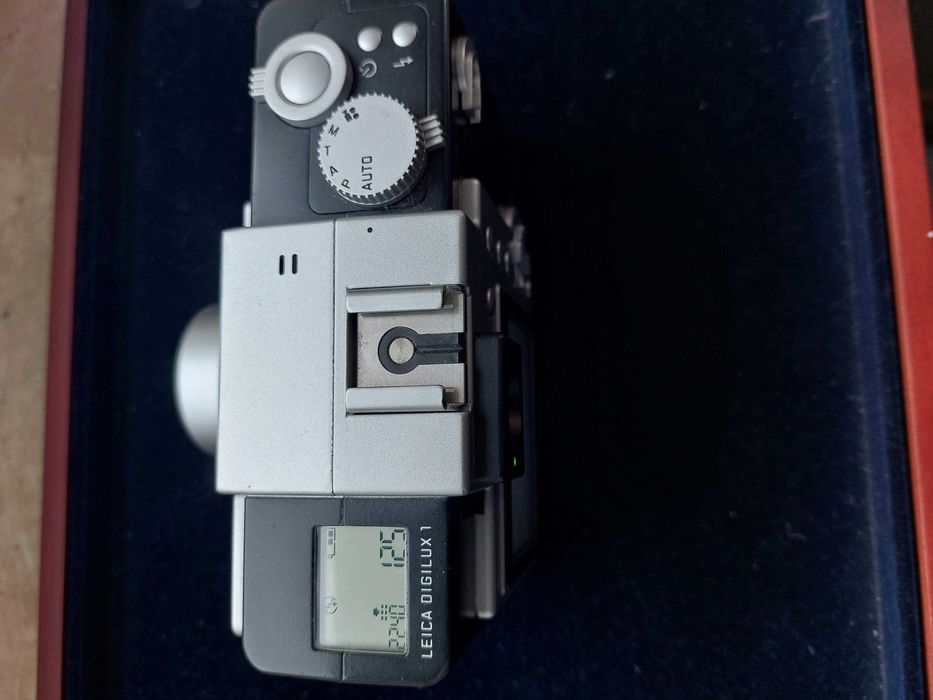 Aparat fotograficzny Leica Digilux 1 z 2002 roku