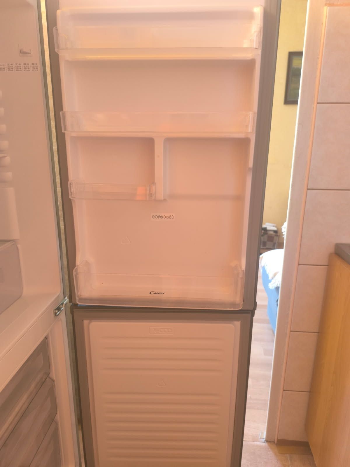 Sprzedam lodówkę ma tylko rok ,zadbana 700 zł do małej negocjacji
