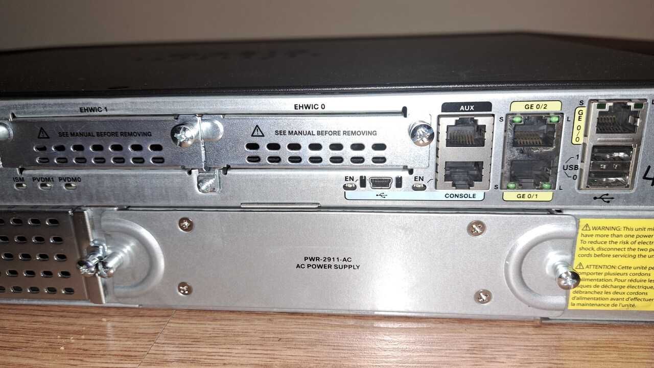 Router CISCO 2911, 3 x 1 Gb