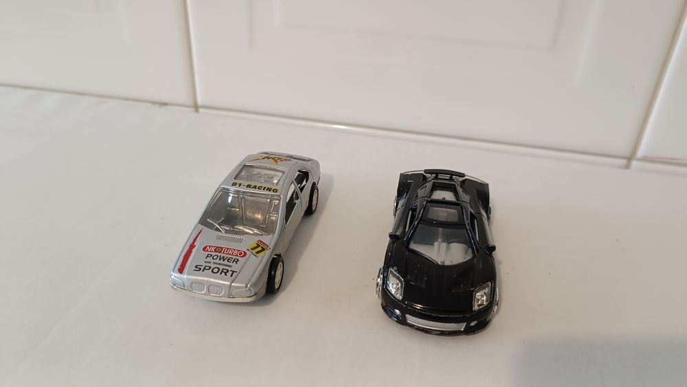Lote 2 carros de brincar. 11 cm