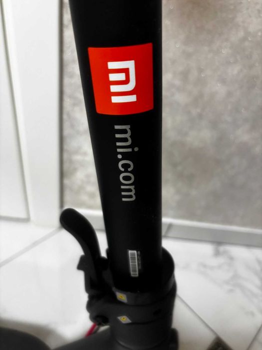 Продам Електросамокат Xiaomi Mi Electric Scooter Pro 2 Black