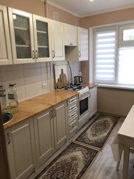 Сдаю уютную 3 к/к ул.Олега Ольжича,третий этаж