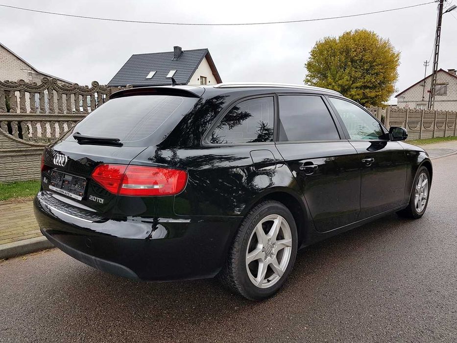 AUDI A4 B8 - 140PS ! PANORAMA  * Black Edition *