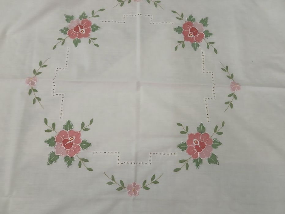 Toalha bordada com guardanapos