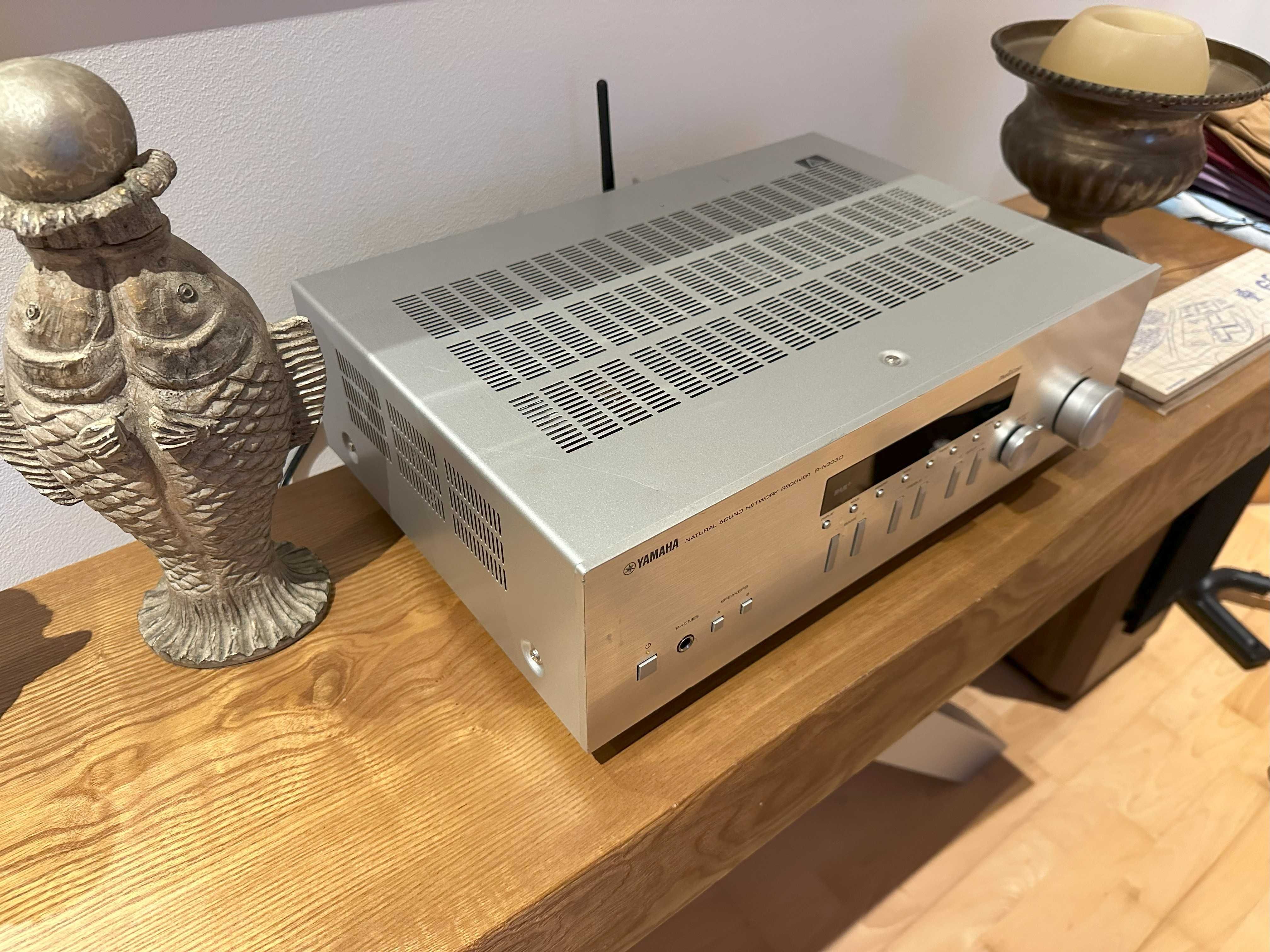 Amplificador Integrado Yamaha R-N303D