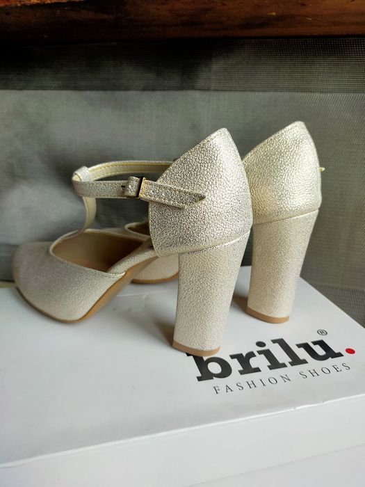 Czółenka,buty ślubne Brilu brokatowe złote 39 jak nowe