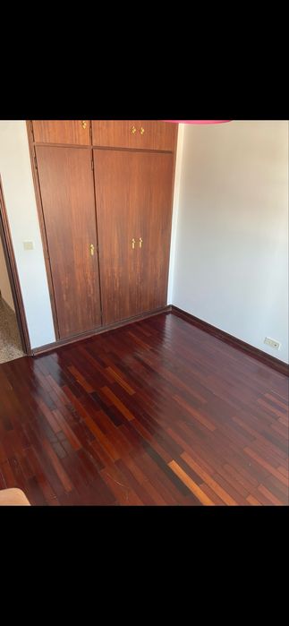 Apartamento T2 com lareira, marquise e vista desafogada
