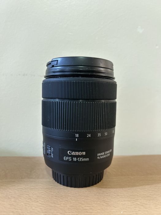 Objetiva CANON EF-S 18-135mm F3.5-5.6 IS