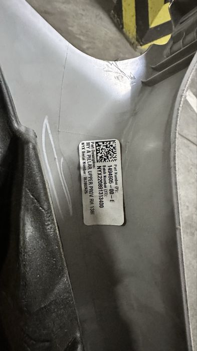 Обшивка  правої передньої стійки tesla model Y 1494605-00-E