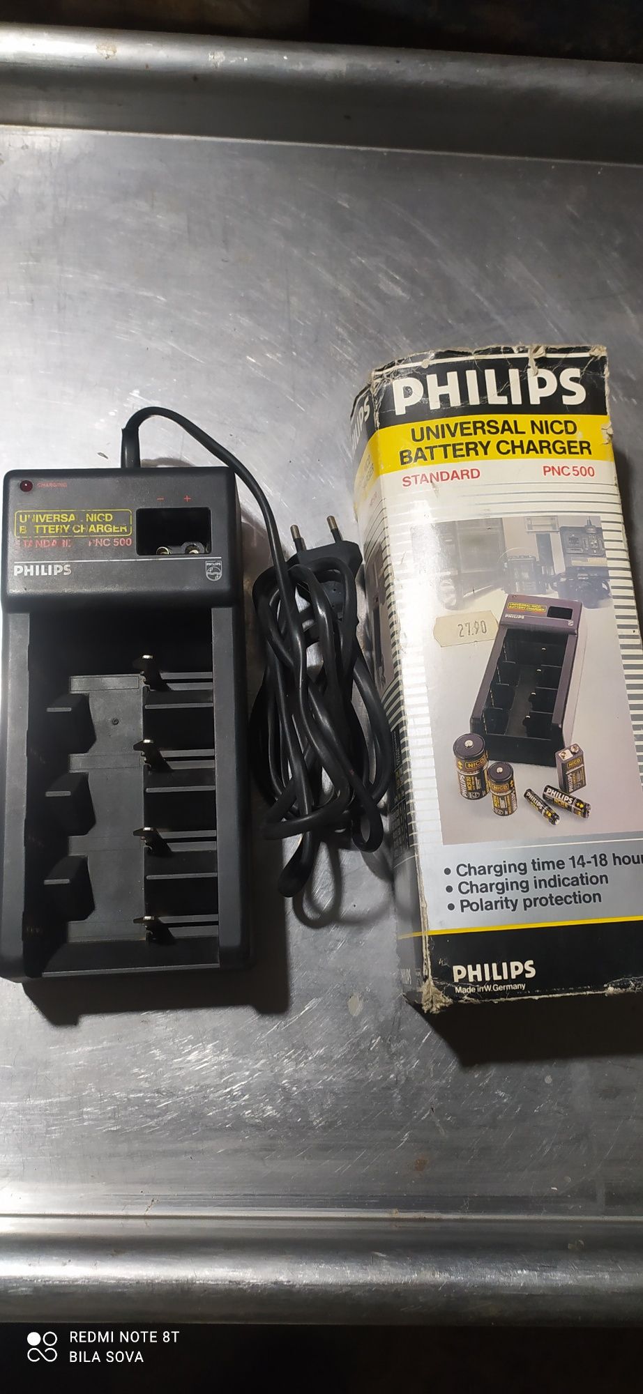 Зарядний пристрій Philips універсальний.