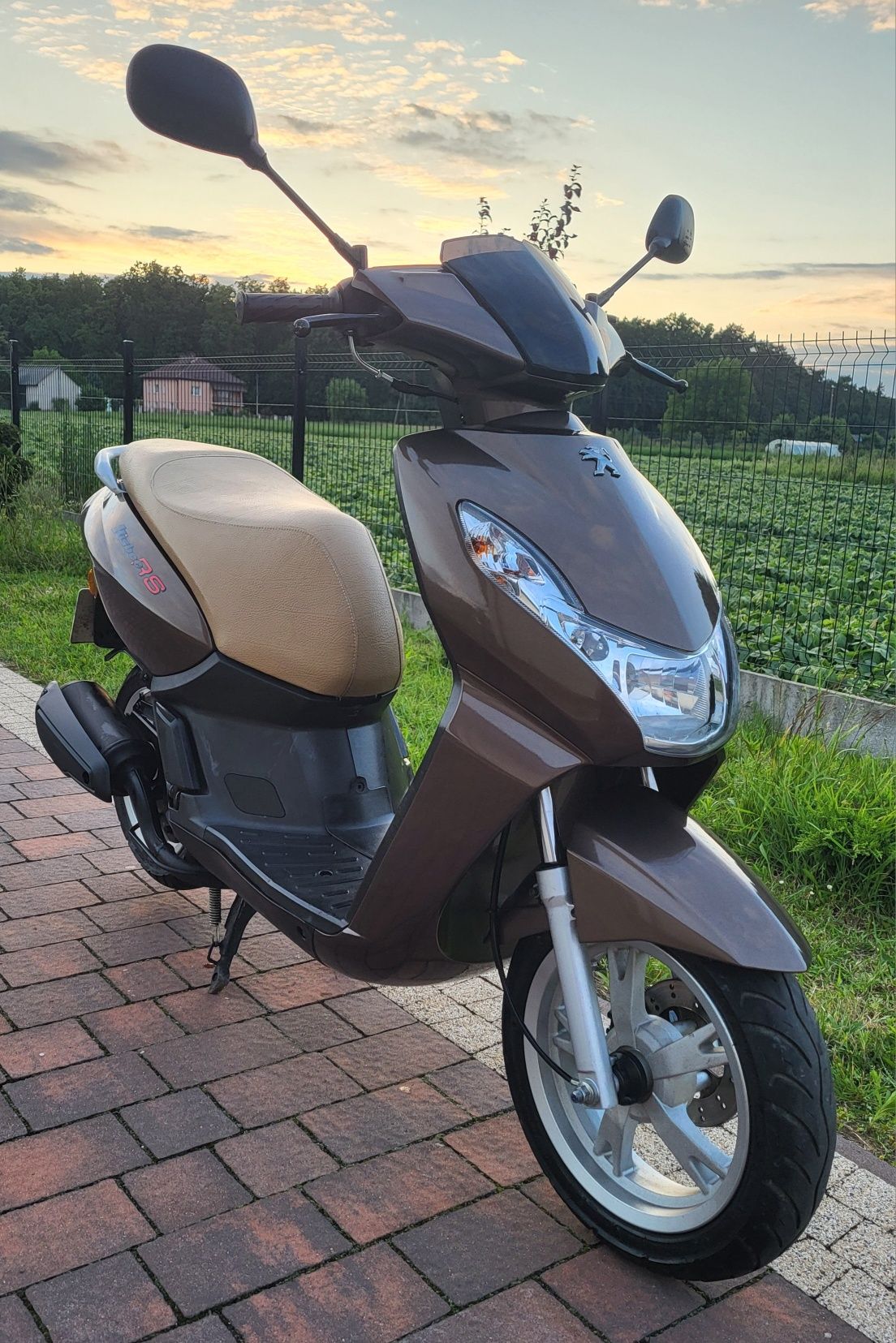 Skuter Peugeot kisbee Kymco. 2T.
