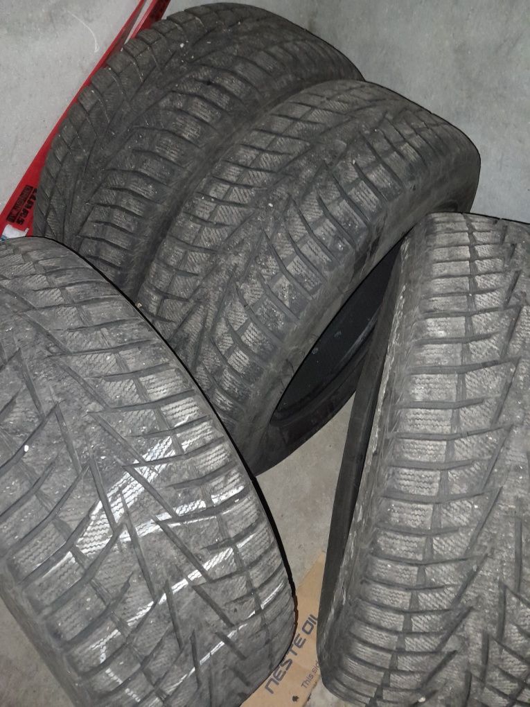 Шини  HANKOOK  285/60/18 б/у продам