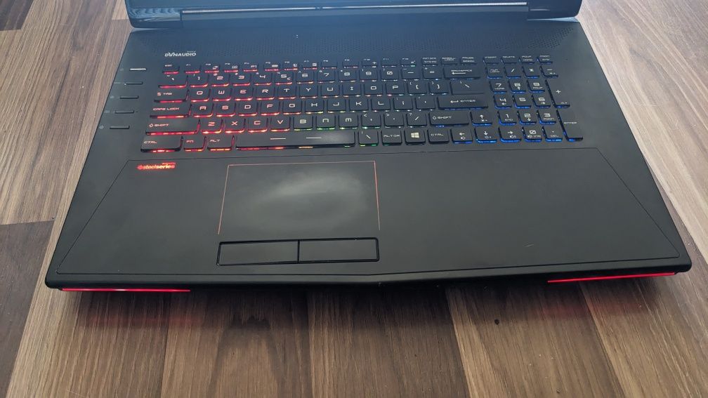 Большой 17.3 MSI GT72 i7 6820HK GTX DDR4 16Gb SSD+HDD