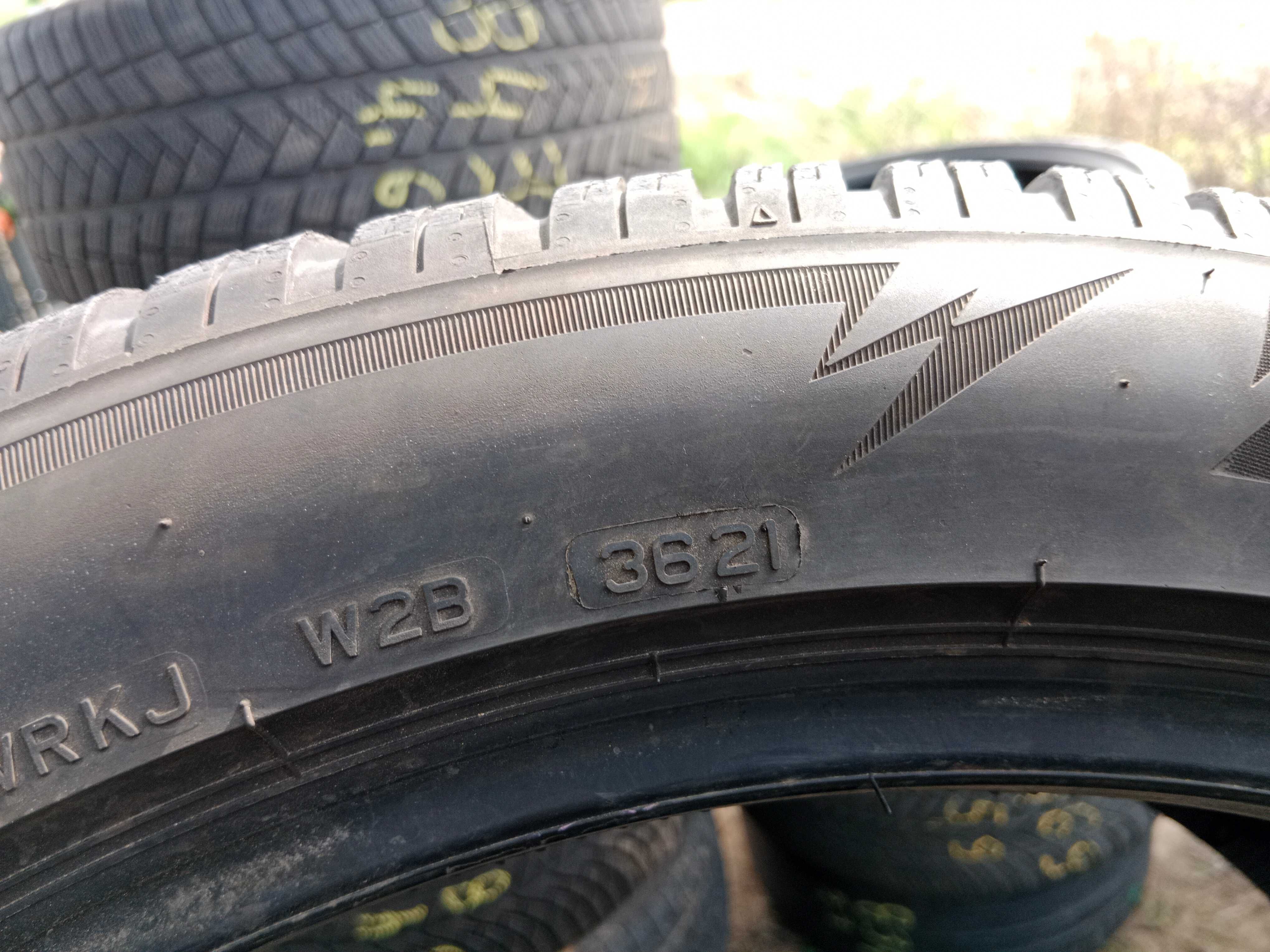 Opona używana 245/45R20 Bridgestone Blizzak LM005 1szt.