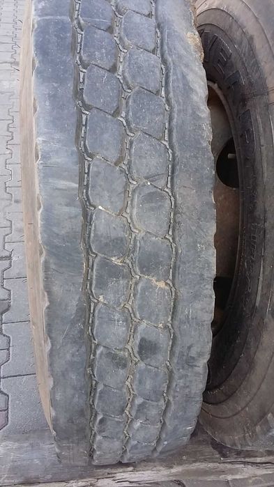 Koła 11R22,5   komplet opona z felgą