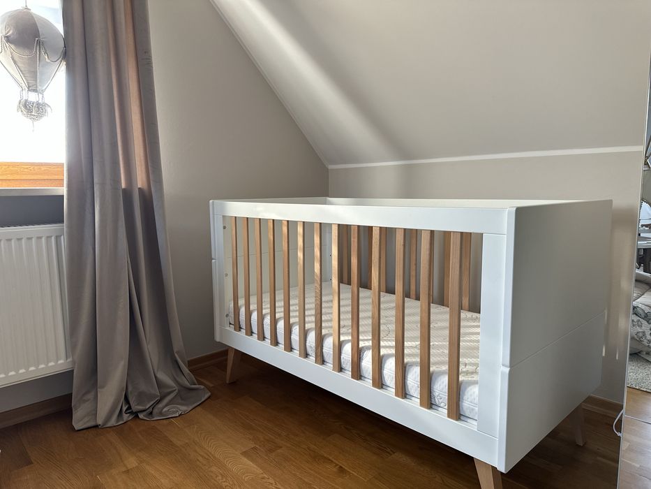 Pinio Swing łóżeczko-tapczanik 140x70 Białe + nowy materac