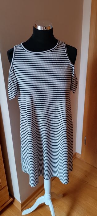 Sukienka typu hiszpanka