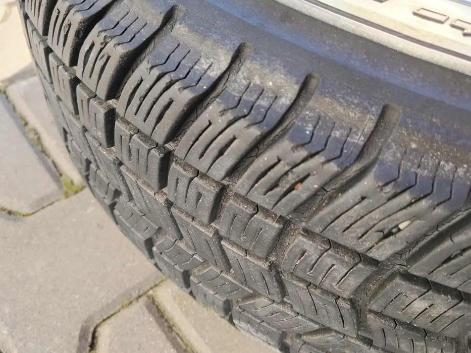 Alufelgi 215/70 R16 z oponami zimowymi