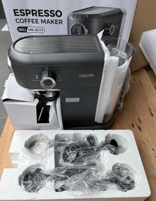 Ekspres do kawy ciśnieniowy MK-601F 19bar 1450W 1,1L z parownikiem