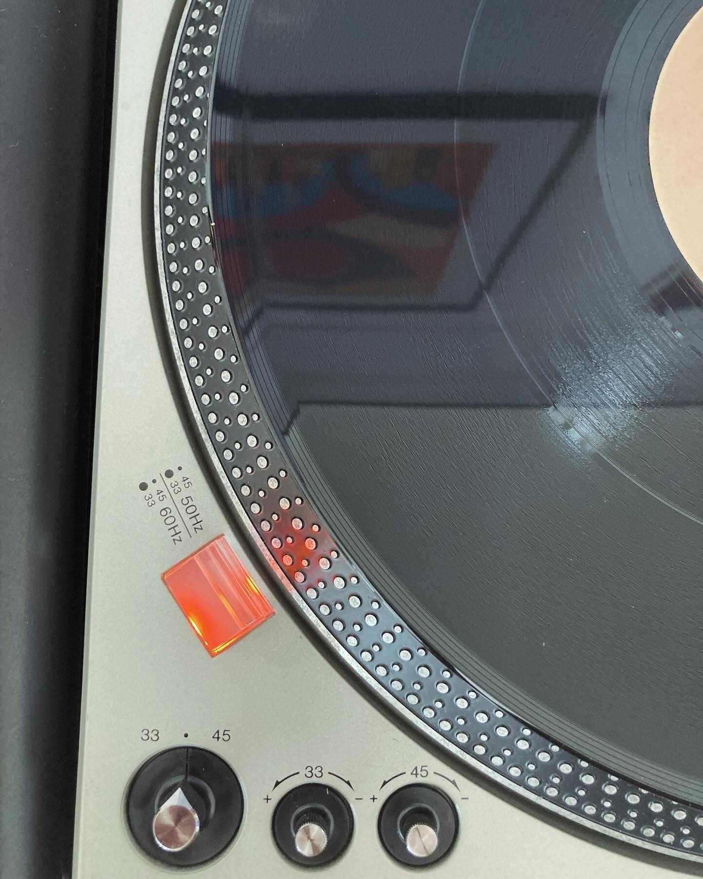 Gira-discos Technics SL 1800 MK1