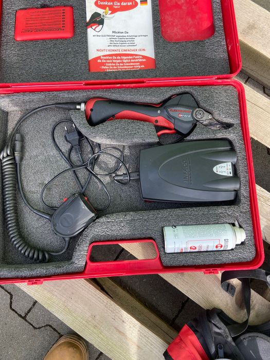 Tesoura de poda elétrica