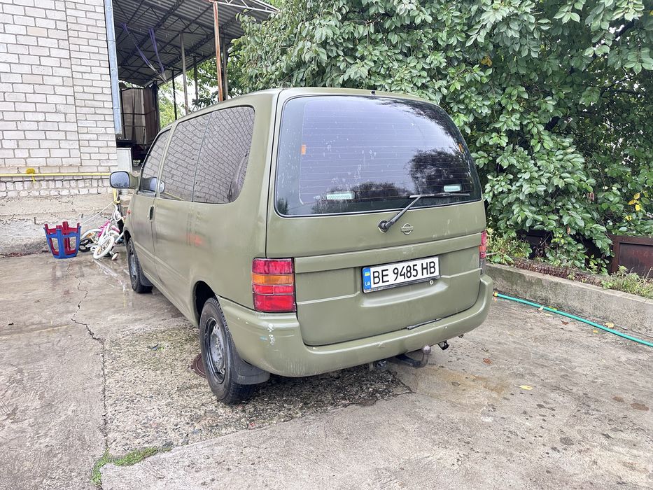 Nissan serena 1999