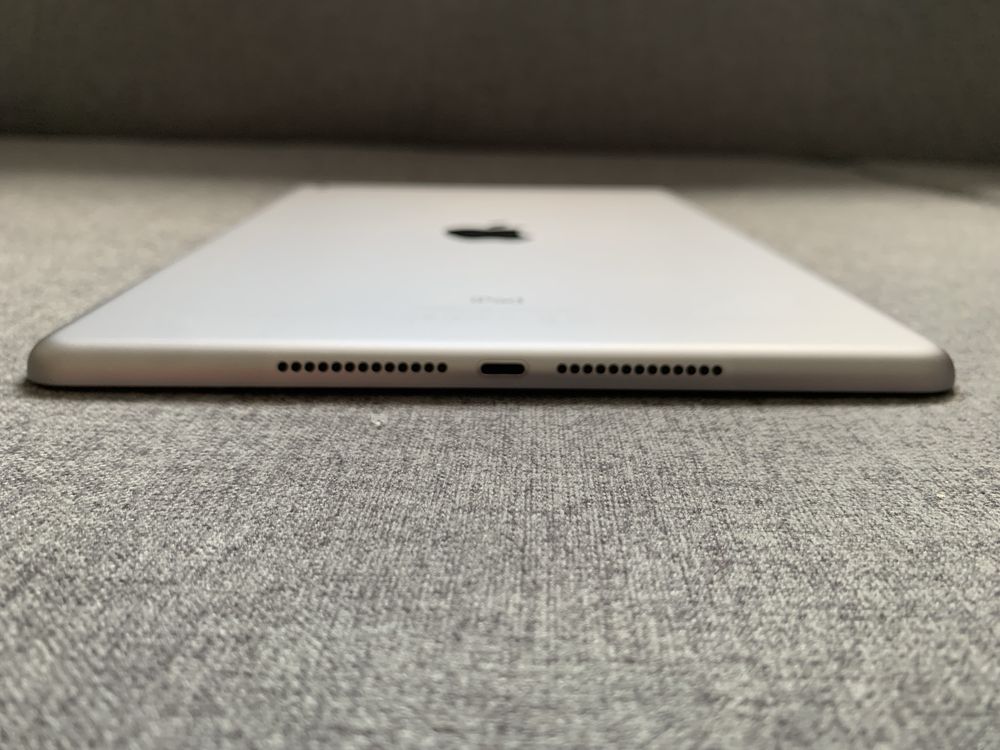 iPad (5th gen) A1822,128gb wifi