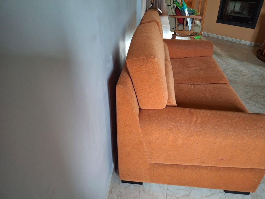 Sofá  de 2 lugares em bom estado /espaçoso