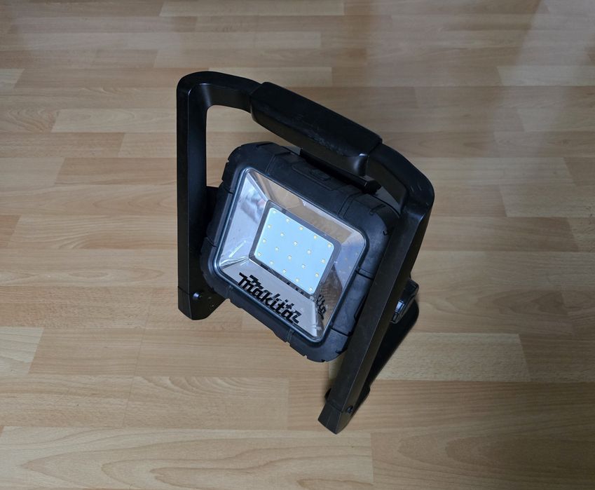 MAKITA DML805 Lampa Reflektor LED Zasilana Aku i 230V 750Lm ŁADNA