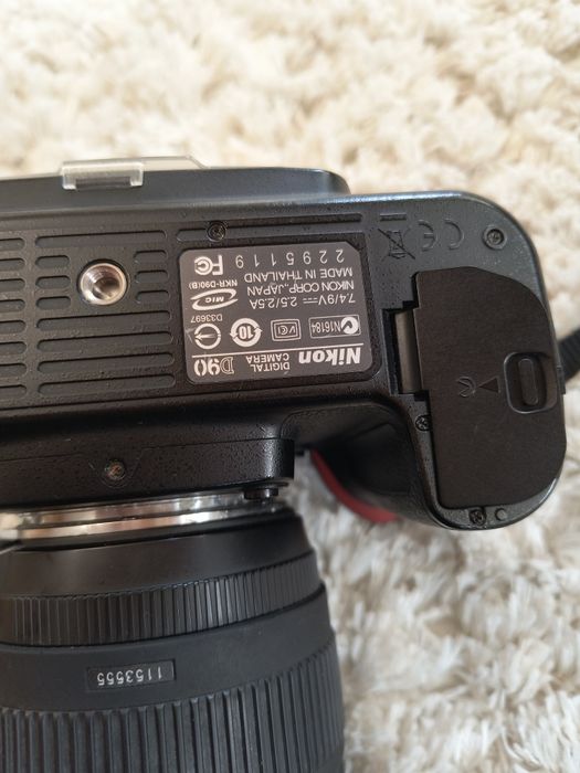 Nikon D90 z obiektywem 18-200 Zestaw z etui