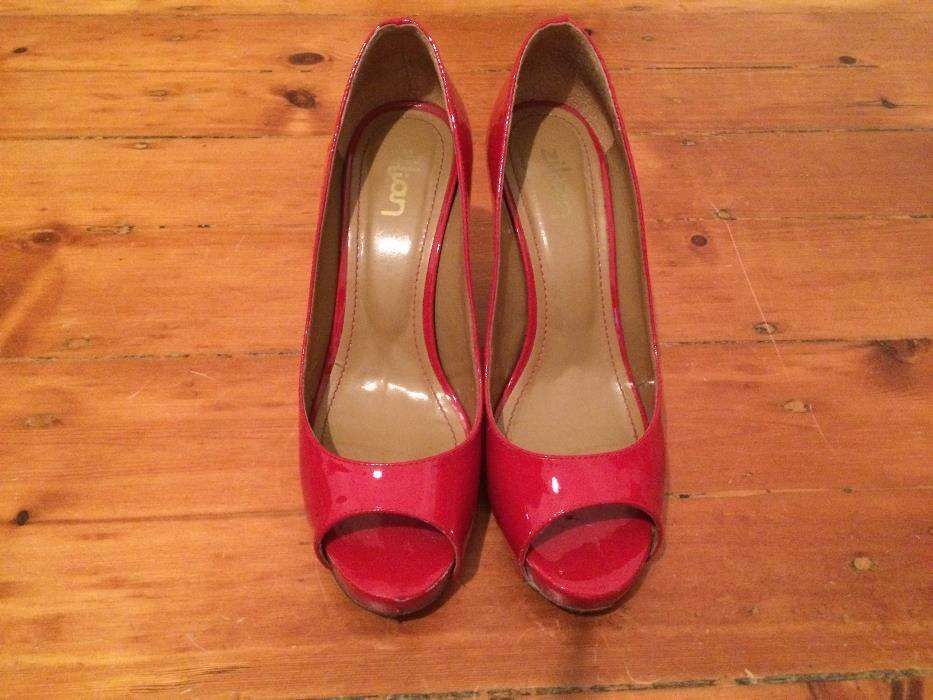 Sapatos encarnados/vermelhos de verniz da Zilian