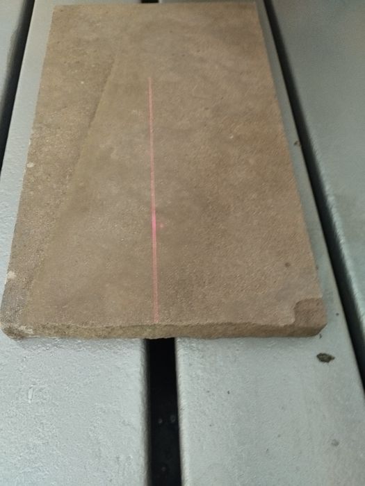 Máquina de cortar pedra ou cerâmica a água.