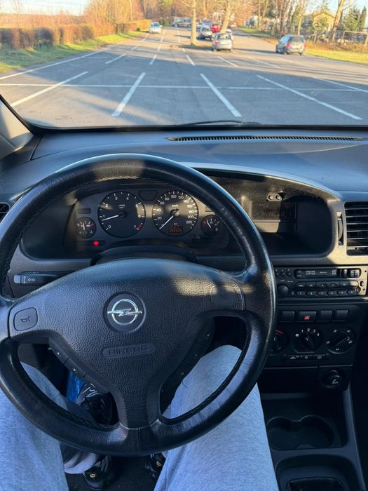 Sprzedam Opel Zafira 2000r.7-osobowa.Jeden właściciel od nowości