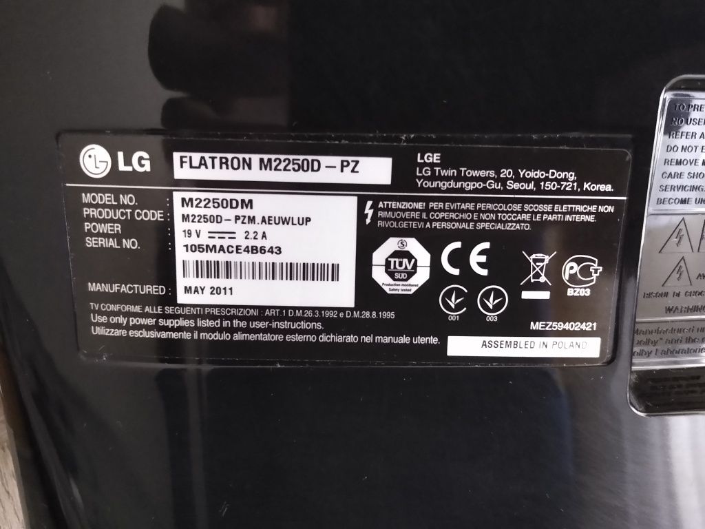 Monitor/Mały telewizor LG Flatron M2250D 22,5 cala