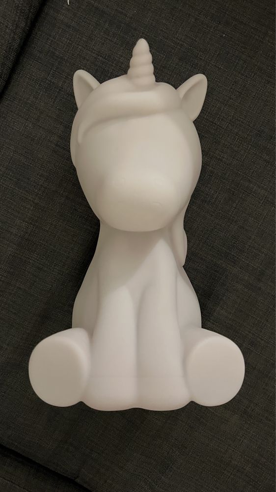Coluna Portatil em forma de Unicornio