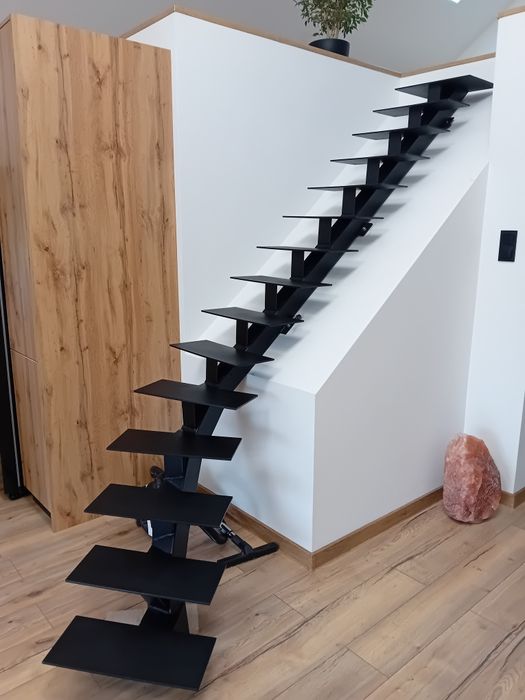 Stelarz metalowy schody