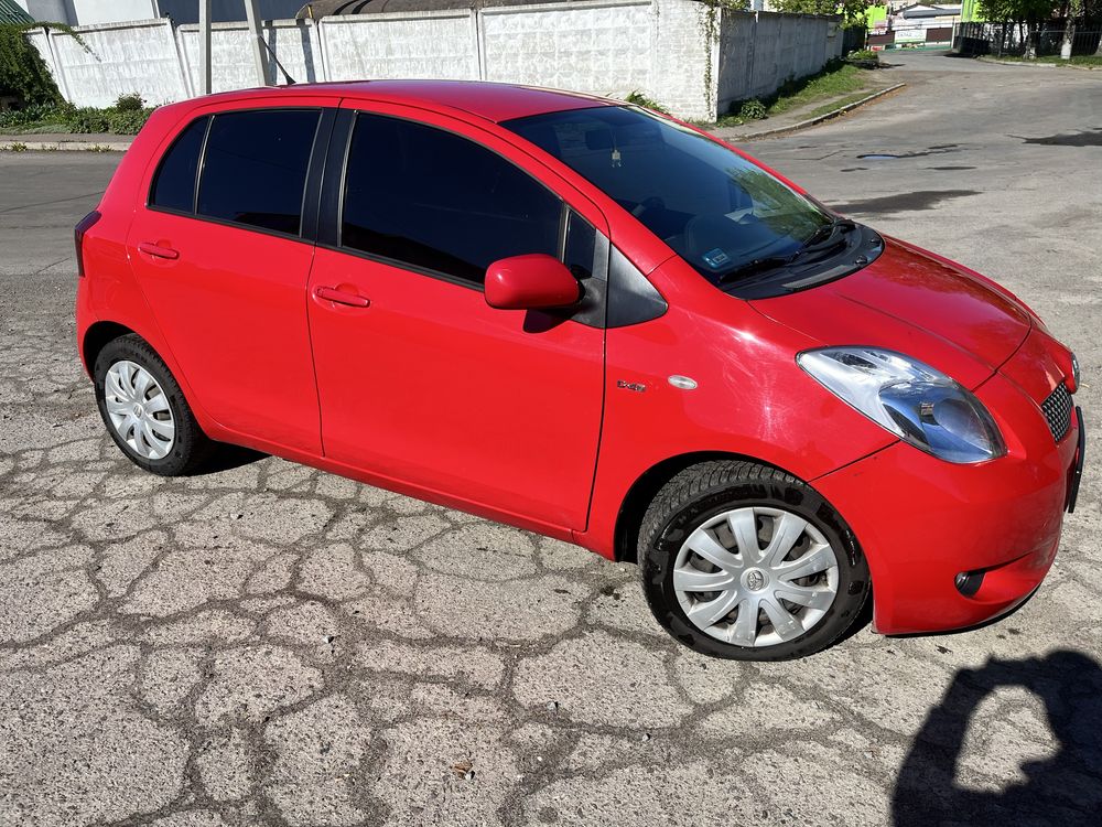 Продам свій автомобіль Toyota Yaris