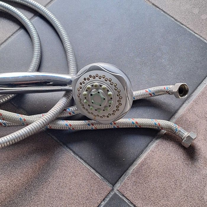 Bateria wannowa z wężem