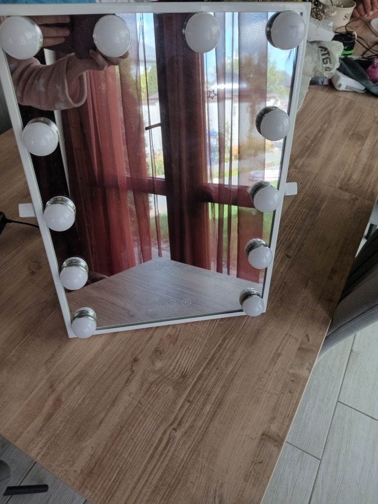 Удобное настольное зеркало